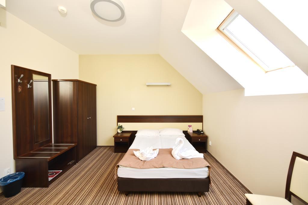Hotel Aviator Kielce "Business Hotel Medical & Spa" Exterior foto